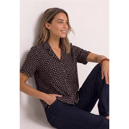 Shirt met verschillende texturen en een knoopsluiting
