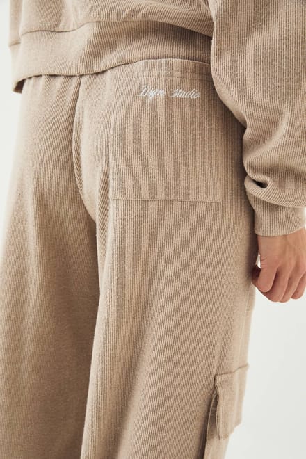 Dames DSGN Studio Geborstelde Rib Cargo Jogger | Stone | Maat: Medium