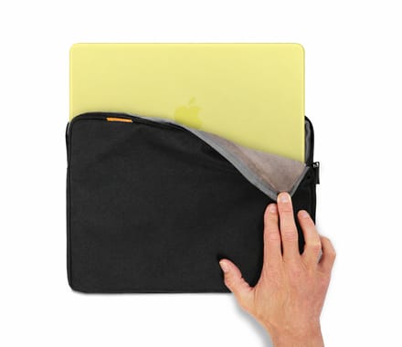 Unkel® BLACK Hoes - MacBook Neo 2026 - Zwarte Sleeve