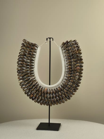 Blitzdeco - Schelpen Kraag op Standaard - Paris - Handgemaakt - Donkerbruin - 50 cm