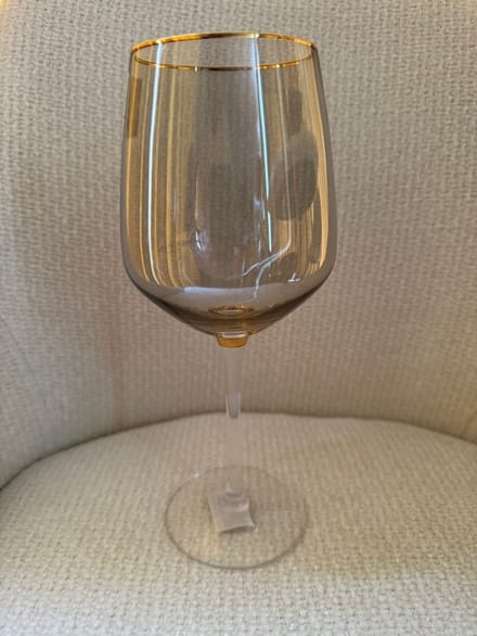 PTMD Rode Wijnglas Kaylin getint met goudranden - glas hoogte 23,5 cm