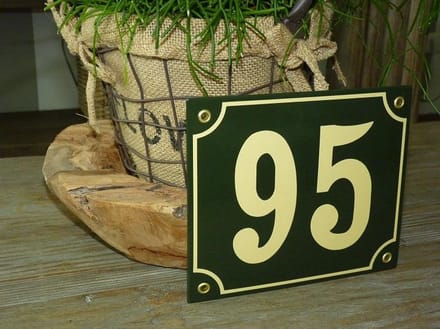 Emaille huisnummer 18x15 groen/creme nr. 95