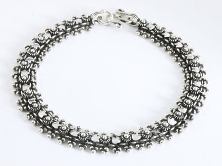 Fijn bewerkte zilveren armband - lengte 19 cm