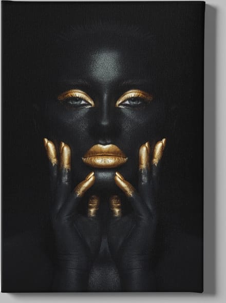 Canvas Schilderij - Vrouw met Gouden Make-up - Wanddecoratie - 150x100x2 cm