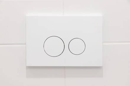 QeramiQ Push Bedieningspaneel - Frontbediening - Rond metaal wit - Voor Geberit UP320/UP720