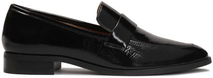 Women's shoes made of patent crinkled leather