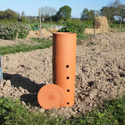 Franse Compostpot van terracotta – natuurlijke voeding direct in de tuingrond