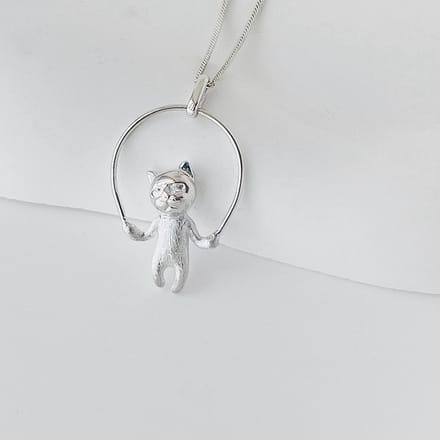 Schattige Touwtjespringende Kat Ketting-sterling zilver