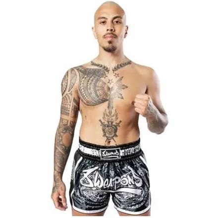 8 Weapons Muay Thai Short Carbon Sak Yant Tigers Zwart - L