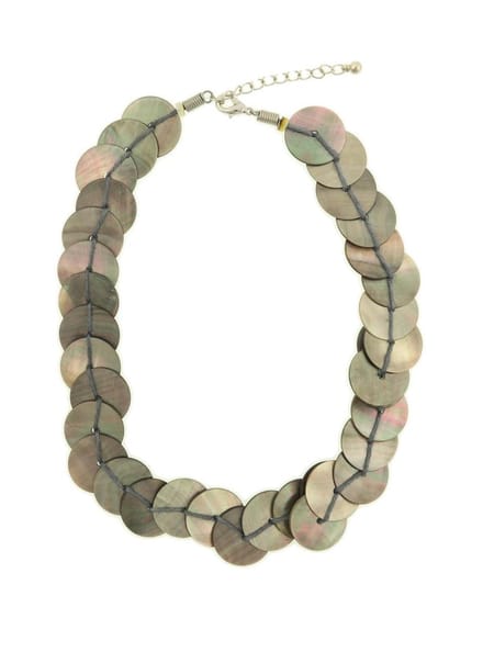 Behave - Ketting grijs van schelpen - Modeaccessoire voor boho stijl - Lengte 40 cm