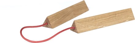 Vij5 - Chaku design onderzetter door KellerFreyschmidt - eikenhout - rood koord