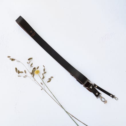 The Leather Rebel Sling Strap S/M – Leren Schouderriem – Handgemaakt