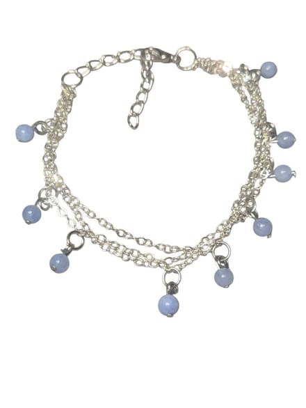 zilverkleurige 3 bangle armband met aquamarijn bedels.