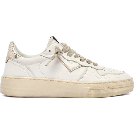 4B12 Witte sneakers