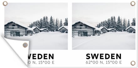 Schuttingposter Zweden - Sneeuw - Huizen - 200x100 cm - Tuindoek