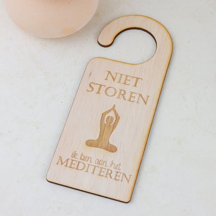 Houten deurhanger mediteren - ontspannen - yoga