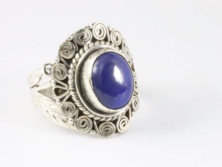 Traditionele bewerkte zilveren ring met lapis lazuli - maat 18