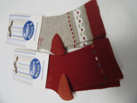 2 pack sokken Noukie's , rood en beige met rood  3jaar maat 24