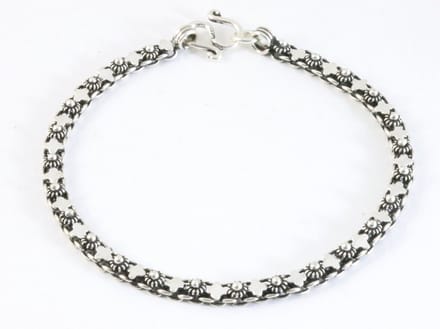 Fijne bewerkte zilveren schakelarmband - lengte 18 cm.