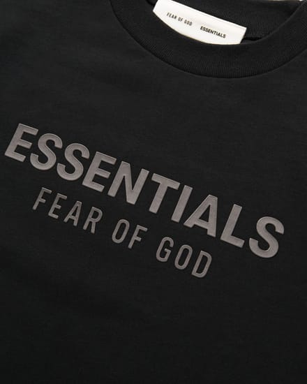 CLASSIC CREW NECK TEE