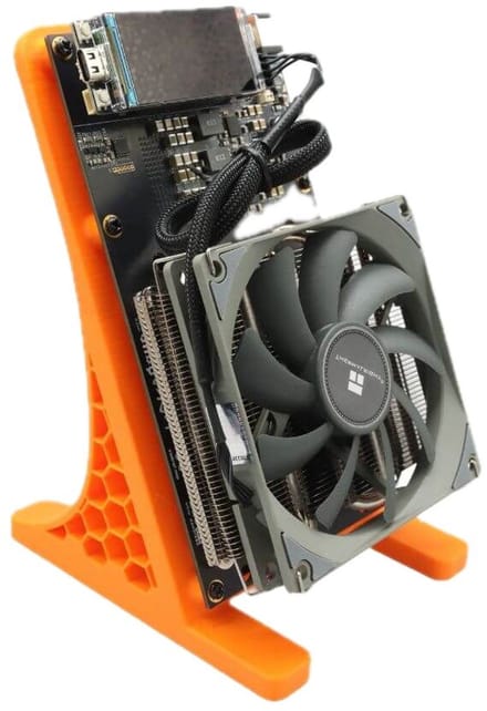 NerdQaxe++ - Inclusief Stand & EU Stekker - 4,8TH/s Bitcoin Miner - Solo miner - Oranje