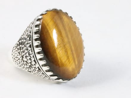 Zware bewerkte zilveren ring met tijgeroog - maat 20