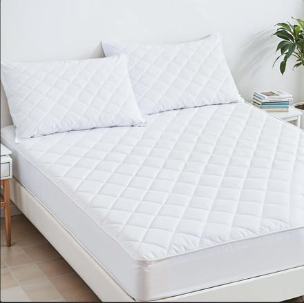 Wit eenpersoons gewatteerde matrasbeschermer (90 x 190 + 30 cm)