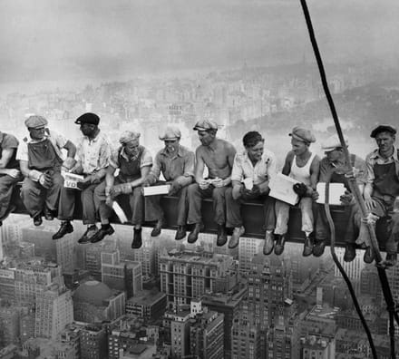 Lunch atop a Skyscraper - Fotobehang (in banen) - 450 x 260 cm