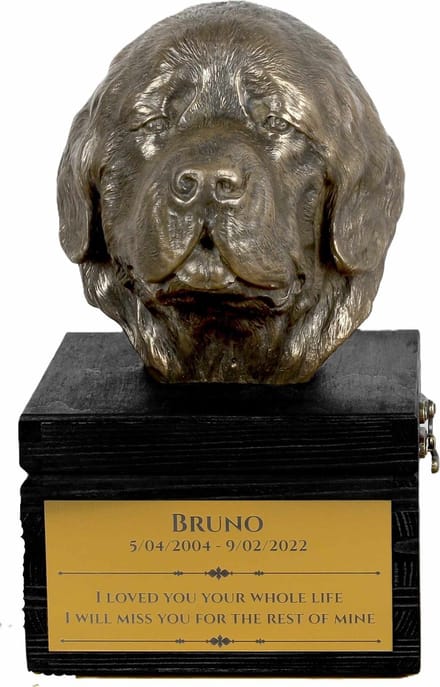 Urn met gravure en sculptuur van een Newfoundland hond, handgemaakt