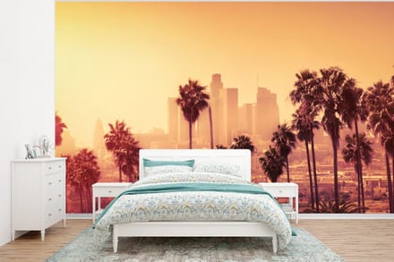 Behang - Fotobehang Palmboom - Skyline - Zonsondergang - Architectuur - Breedte 375 cm x hoogte 280 cm
