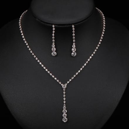 Ensemble de trois pièces de collier, boucles d'oreilles et bracelet en diamants pour mariée or
