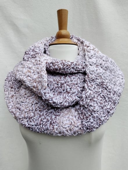 Handgemaakte colsjaal in roomwit beige bruintinten gehaakte sjaal