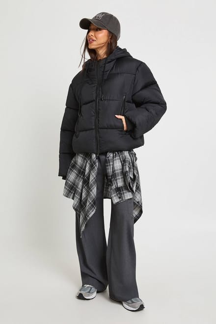 boohoo Dames Gevulde pufferjas met capuchon | Black | Maat: 16