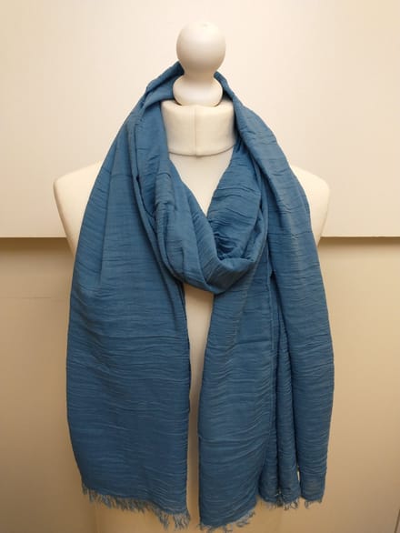 Lange dames sjaal Arina-effen gekreukt jeans blauw
