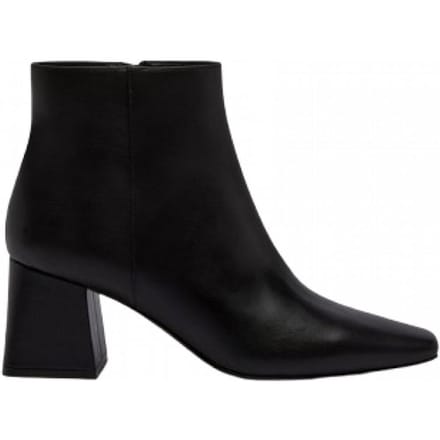 Vrouw Pennyblack _