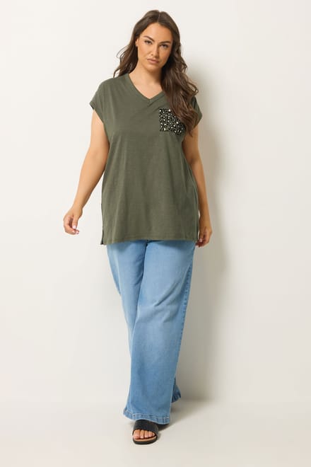 Yours Kakigroen Tshirt Met Studs, Borstzak En Dierenprint Size 48