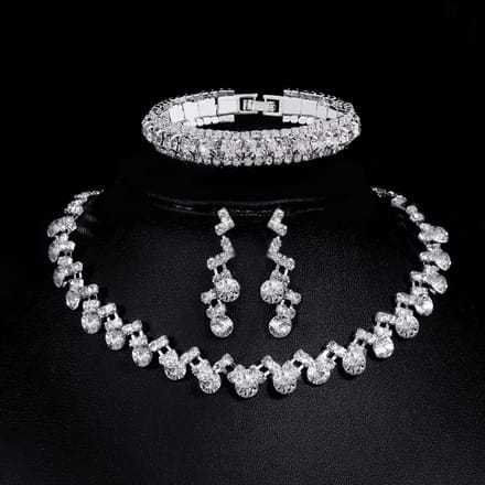 Bruidsaccessoires Drie Delen Bruiloft Mode Volle Diamant Zirkonia Waterdruppel Ketting Oorbellen Bruiloft Accessoires wit
