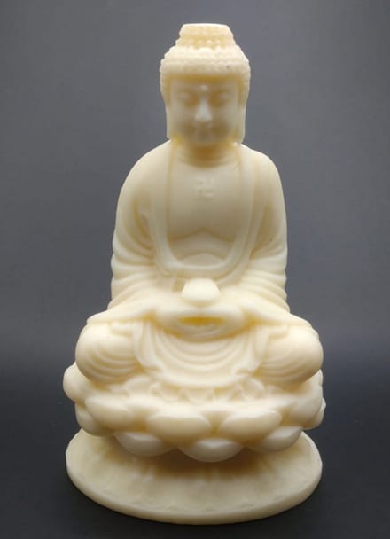 Boeddha beeld - mediterend op Lotustroon - 8cm.
