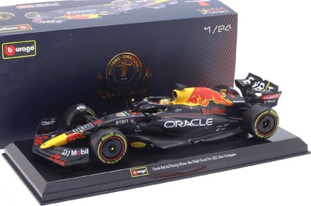 Red Bull RB18 #33 M. Verstappen 2022 Abu Dhabi
