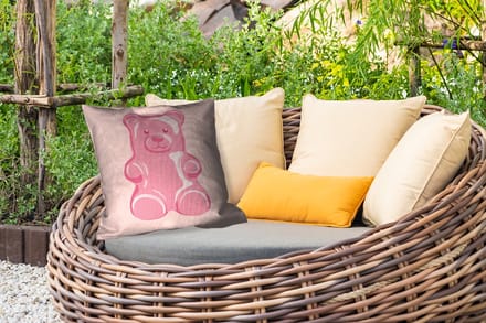 Buitenkussen - Beer - Roze - Snoep - 45x45 cm - Weerbestendig