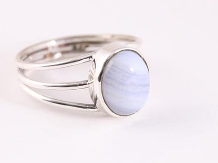 Opengewerkte zilveren ring met blauwe lace agaat - maat 15.5