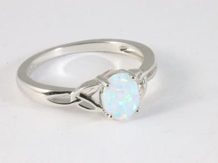 Hoogglans zilveren ring met welo opaal - maat 17.5