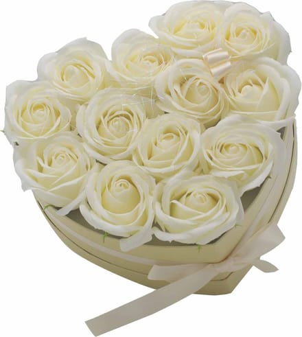 Zeep Bloemen Geschenkset - 13 Crème Rozen - Hartvorm - 23.5x20x15cm