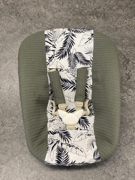 stokke newborn hoes Tripp Trapp legergroen grote bladeren