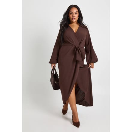 boohoo Dames Plus getextureerde maxi-jurk met strikdetail | Chocoladebruin | Maat: 50
