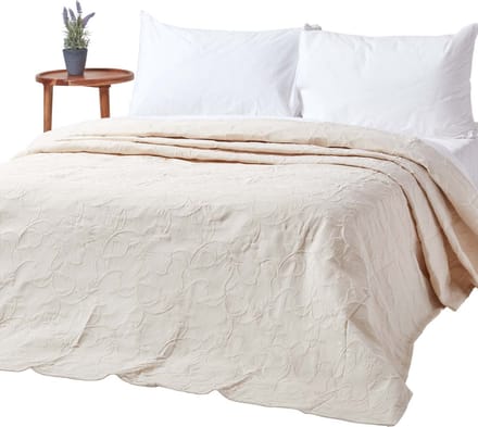 Homescapes Crèmewit Matelassé Bedsprei, 230 x 260 cm