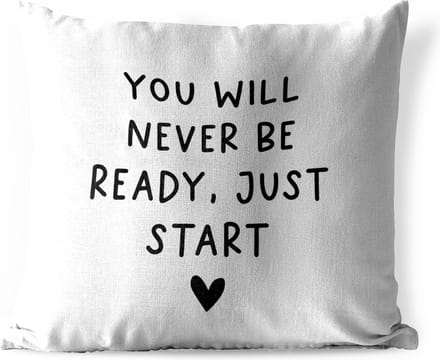 Tuinkussen - Engelse quote "You will never be ready, just start" met een hartje op een witte achtergrond - 40x40 cm - Weerbestendig