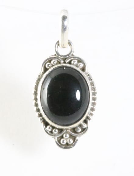 Fijne bewerkte zilveren hanger met onyx