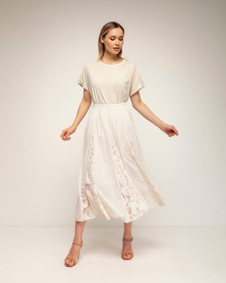 Uitlopende rok met kantdetails, voering en een elastische taille