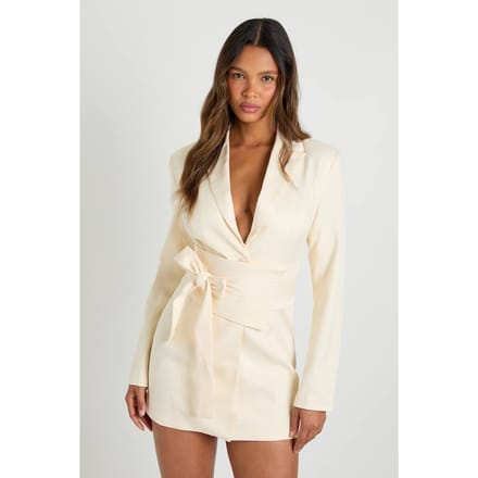 boohoo Dames Getailleerde Blazerjurk met Riemdetail | Creme | Maat: 44